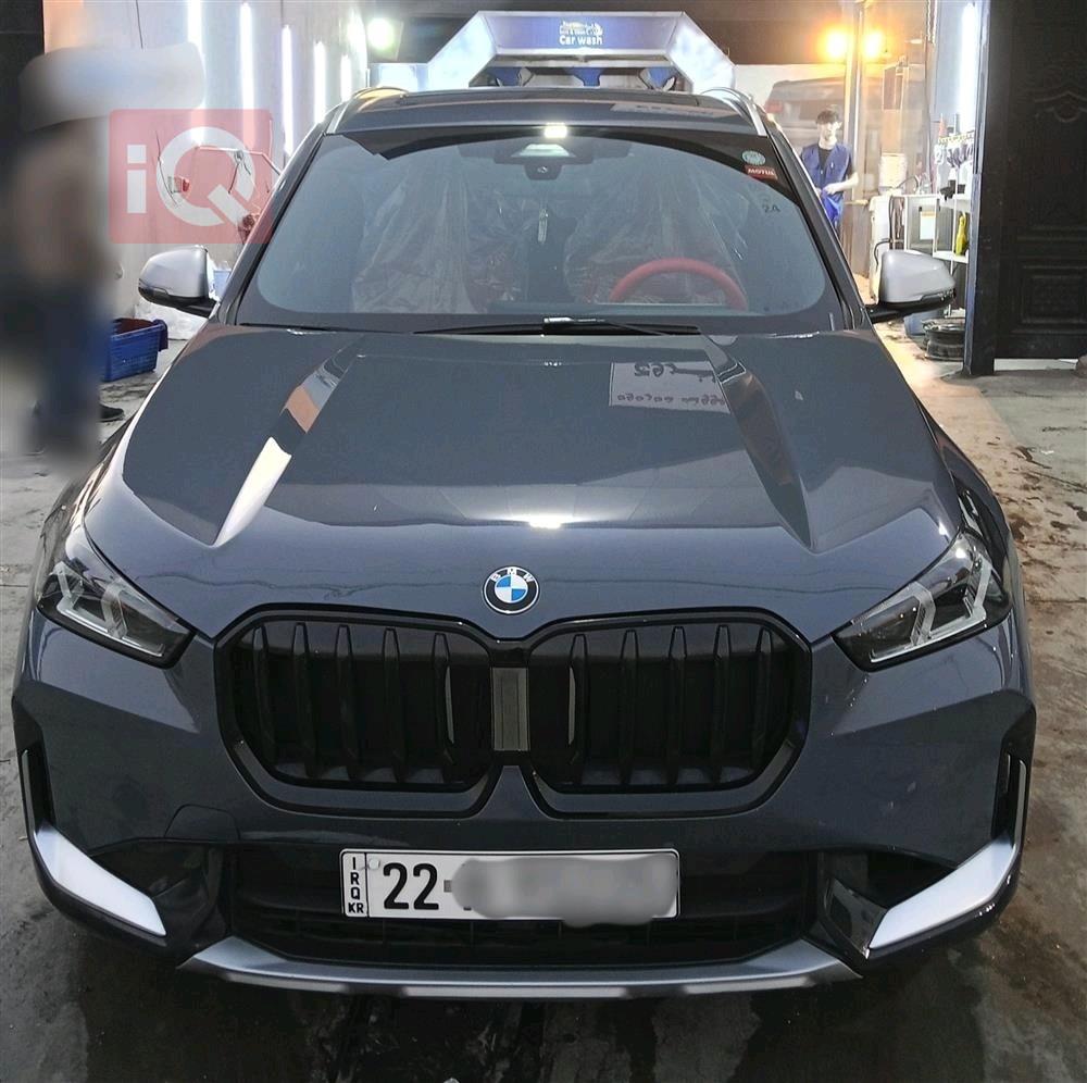 بی ئێم دەبڵیو X1